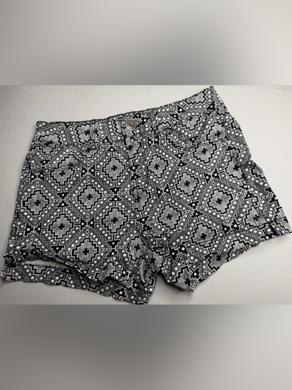 SO Black & White Geometric Print Jean Shorts size 3
